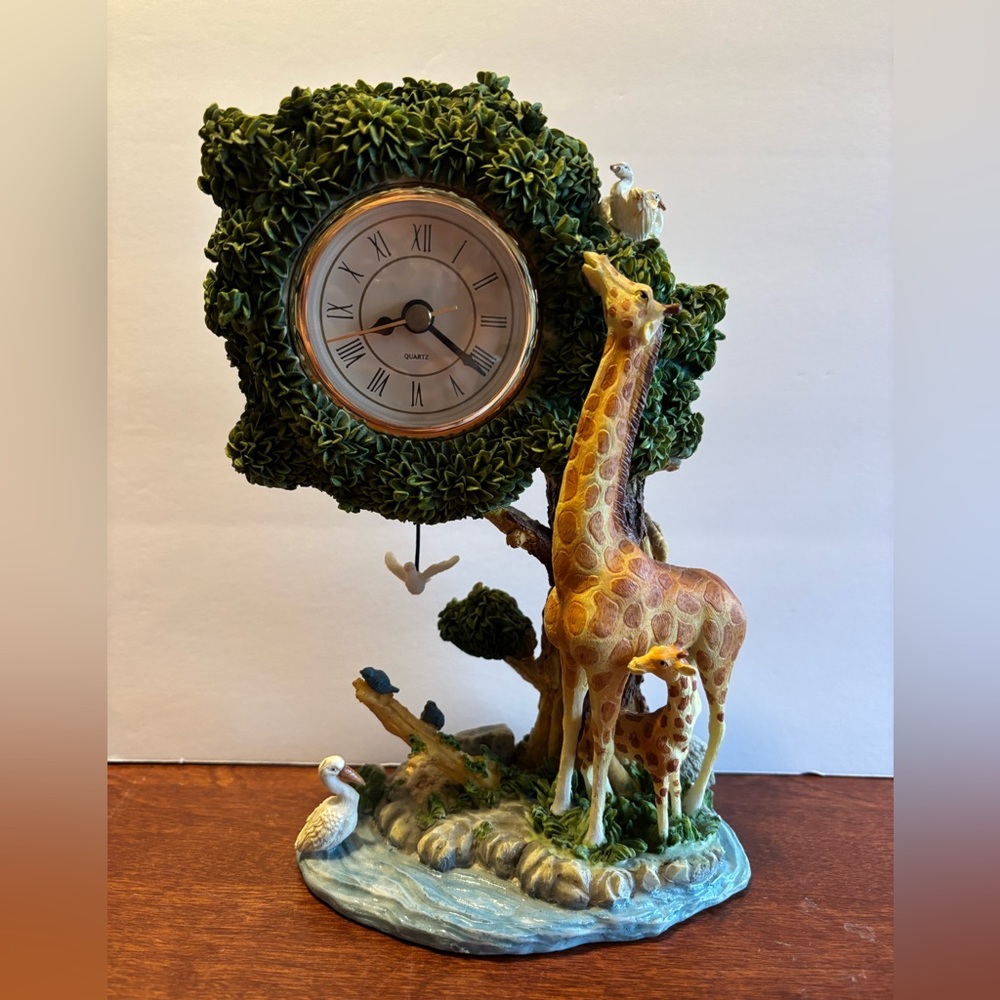 Cadona Endangered Species brand giraffe and baby safari mantel clock. Vintage